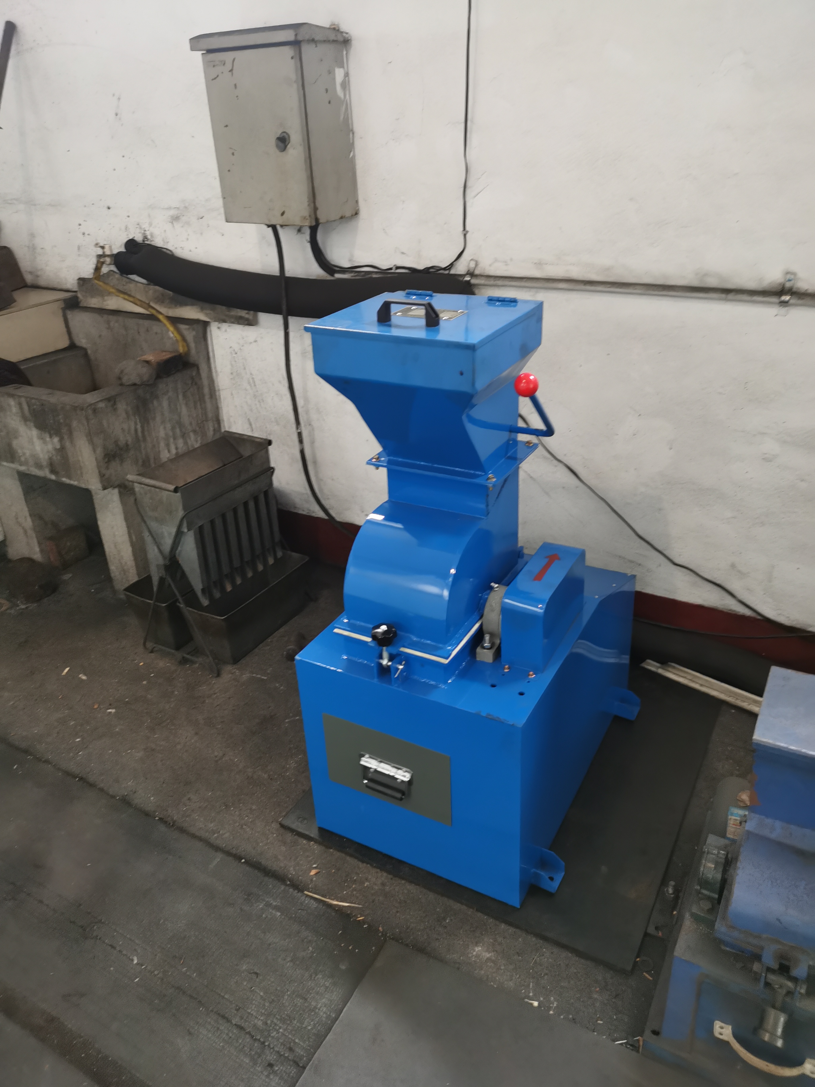 全密封錘式破碎機的使用注意事項